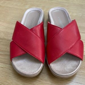 NIB Vionic tropic Hayden cherry 6.5